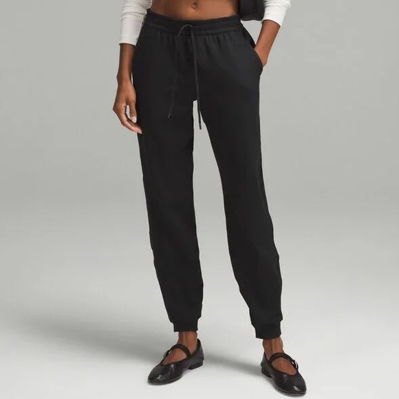 lululemon athletica Pants - LULULEMON Black Soft Jersey Classic-Fit Mid-Rise Jogger Size 0